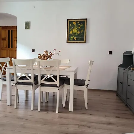 Pod Wieza Apartment *